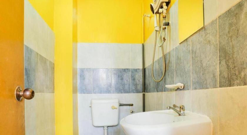 Oyo 89406 Lucky Budget Hotel 닐라이 외부 사진
